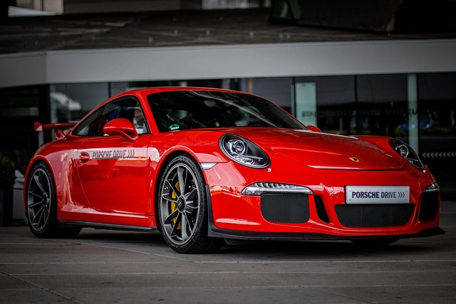 roter Porsche, Bild von Toby Parsons, Pixabay